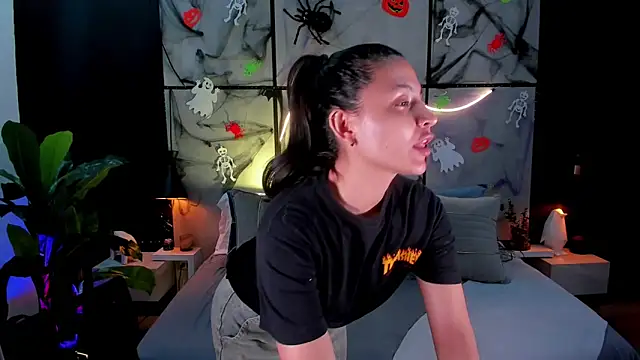 Gia Mazzon online show from October 2025 03:54:02 PM