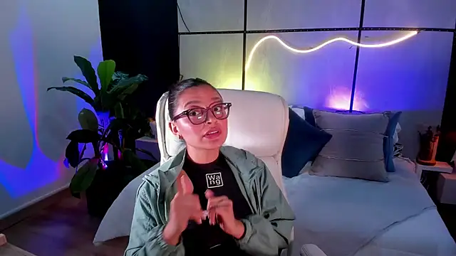 Gia Mazzon online show from December 2025 05:55:02 PM