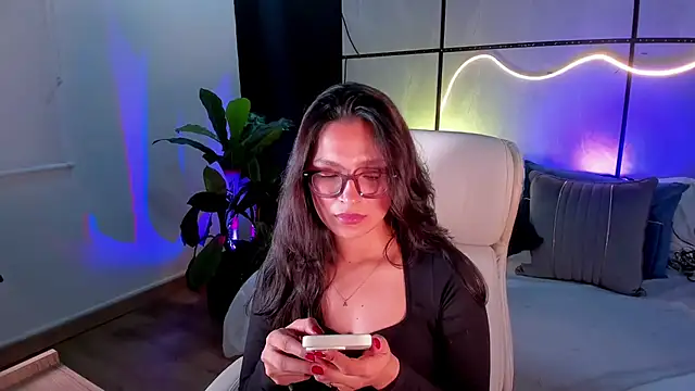 Gia Mazzon online show from November 2025 04:34:01 PM