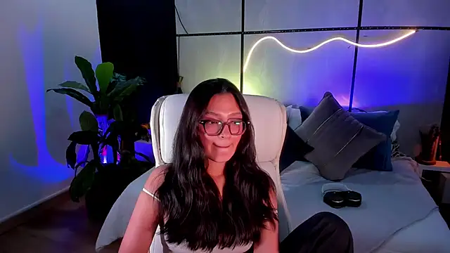 Gia Mazzon online show from November 2025 06:19:02 PM