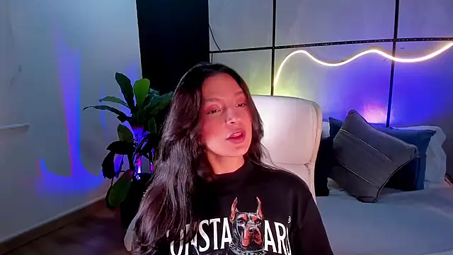 Gia Mazzon online show from November 2025 06:55:02 PM