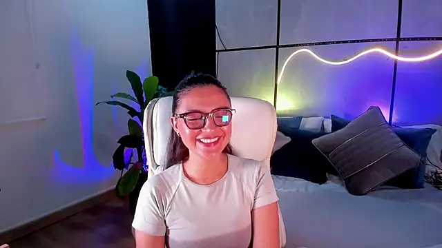 Gia Mazzon online show from November 2025 05:19:02 PM