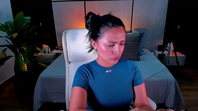 Gia Mazzon online show from February 2025 05:53:01 PM