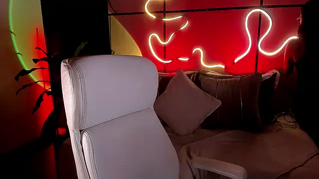 Gia Mazzon online show from February 2026 04:18:02 PM