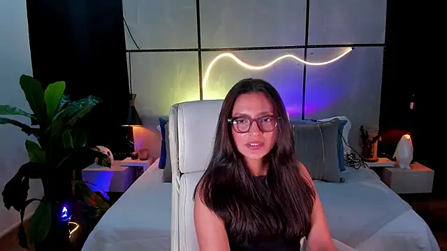 Gia Mazzon online show from November 2025 04:11:02 PM