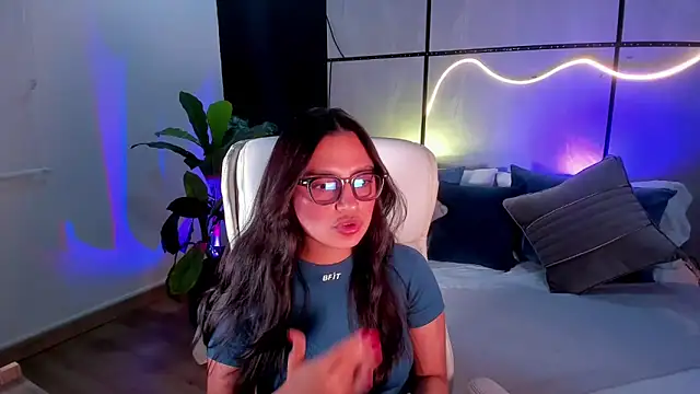 Gia Mazzon online show from November 2025 05:39:01 PM