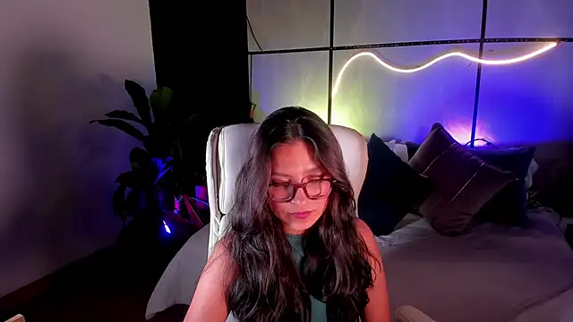 Gia Mazzon online show from November 2025 05:12:02 PM