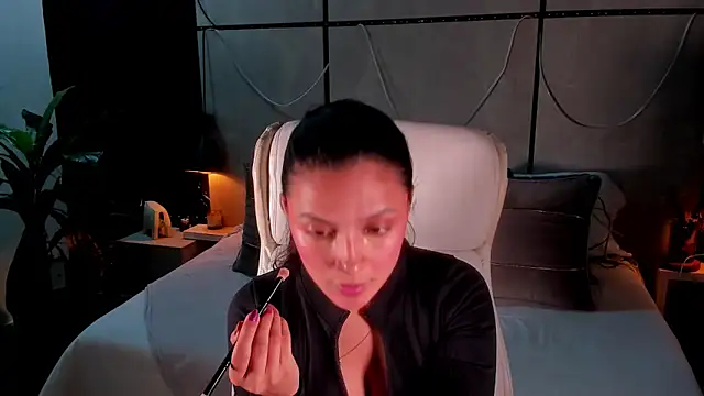 Gia Mazzon online show from April 2026 03:02:01 PM