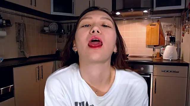 Kelly Yon online show from September 2025 08:49:02 PM