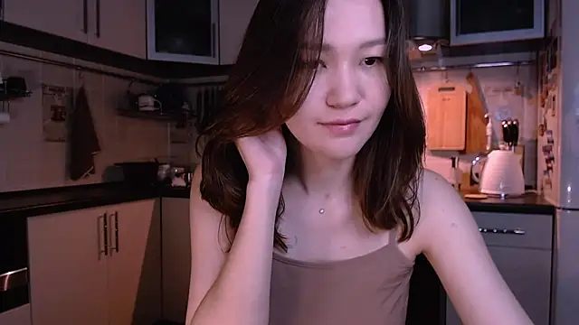 Kelly Yon online show from November 2025 05:52:02 AM