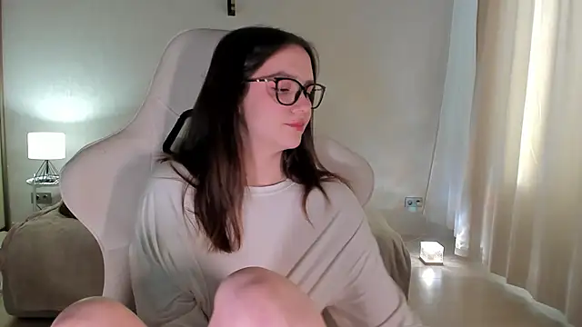 Snapshot of Sonia_moon_ chatting on January 2025 04:36:01 AM Sonia moon  online show from January 2025 04:36:01 AM
