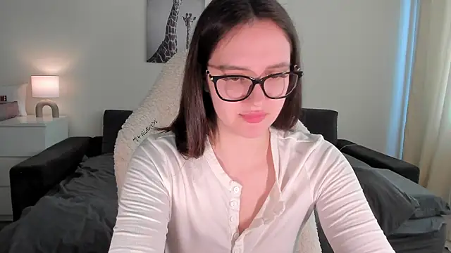 Snapshot of Sonia_moon_ chatting on March 2025 05:32:02 AM Sonia moon  online show from March 2025 05:32:02 AM