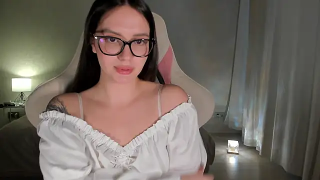 Snapshot of Sonia_moon_ chatting on January 2025 04:23:02 AM Sonia moon  online show from January 2025 04:23:02 AM