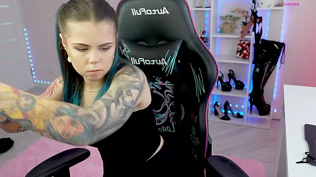 Latex Kitty online show from April 2026 12:00:01 PM