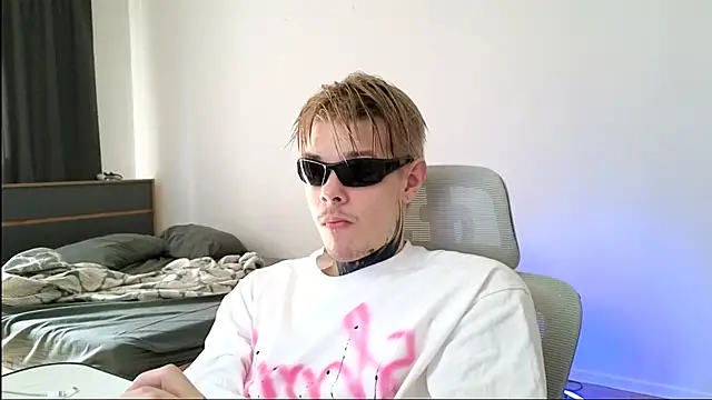 Snapshot of DENIS_HERE chatting on May 2026 02:11:02 PM DENIS HERE online show from May 2026 02:11:02 PM