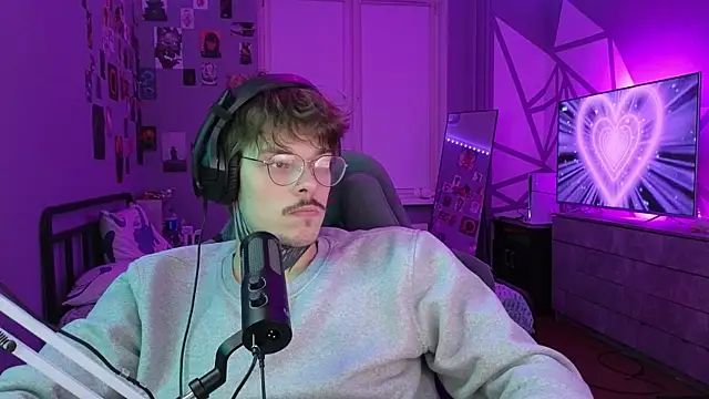DENIS HERE online show from February 2025 08:10:01 PM