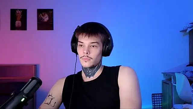 DENIS HERE online show from November 2025 06:07:02 PM