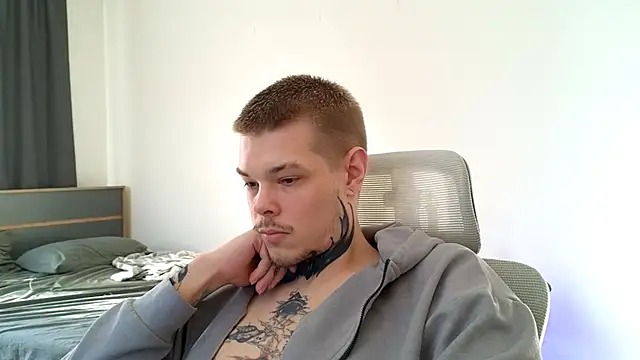Snapshot of DENIS_HERE chatting on June 2026 04:13:02 PM DENIS HERE online show from June 2026 04:13:02 PM