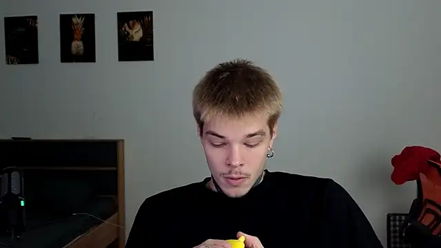 DENIS HERE online show from October 2025 04:40:02 PM