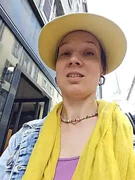 Exhibitionsplit online show from March 2025 01:14:02 PM