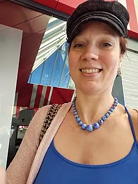 Exhibitionsplit online show from November 2025 01:22:01 PM