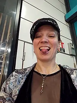 Exhibitionsplit online show from December 2025 12:53:01 PM