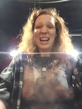 Exhibitionsplit online show from March 2026 10:48:02 PM