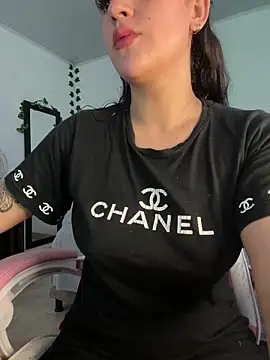 Snapshot of violet-333 chatting on February 2025 04:54:01 PM violet-333 online show from February 2025 04:54:01 PM