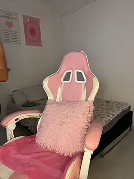 violet-333 online show from February 2026 05:32:02 PM