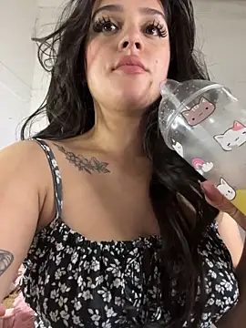 Snapshot of violet-333 chatting on October 2025 05:35:02 PM violet-333 online show from October 2025 05:35:02 PM