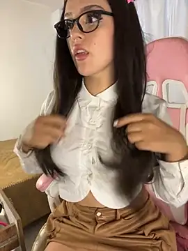 Snapshot of violet-333 chatting on November 2025 05:50:02 PM violet-333 online show from November 2025 05:50:02 PM