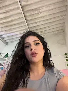 Snapshot of violet-333 chatting on April 2026 05:33:02 PM violet-333 online show from April 2026 05:33:02 PM