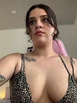 Snapshot of violet-333 chatting on January 2025 07:48:01 PM violet-333 online show from January 2025 07:48:01 PM