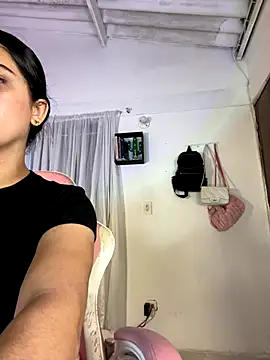 Snapshot of violet-333 chatting on October 2025 04:14:01 AM violet-333 online show from October 2025 04:14:01 AM