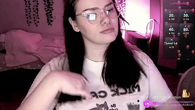 Snapshot of strawberry_elfcat chatting on December 2024 06:32:02 AM strawberry elfcat online show from December 2024 06:32:02 AM