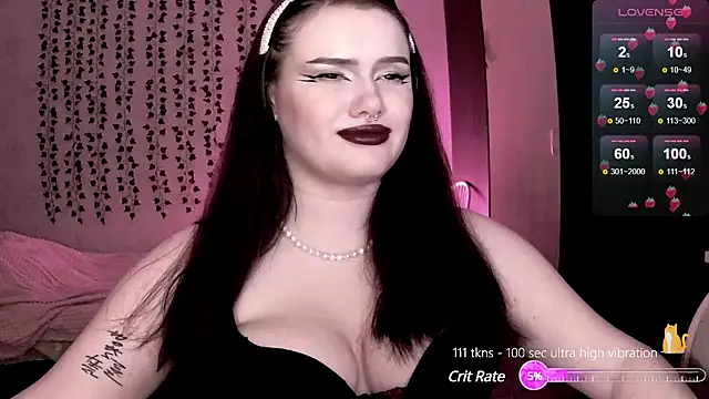 Snapshot of strawberry_elfcat chatting on January 2025 11:18:01 PM strawberry elfcat online show from January 2025 11:18:01 PM