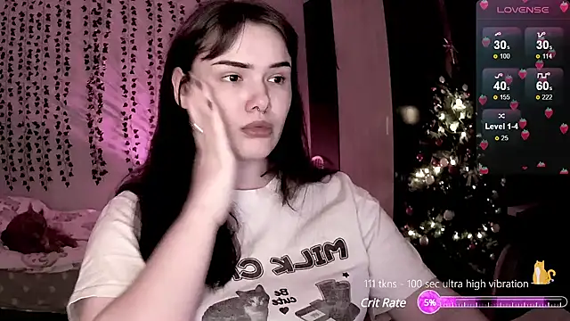Snapshot of strawberry_elfcat chatting on December 2024 11:35:02 PM strawberry elfcat online show from December 2024 11:35:02 PM