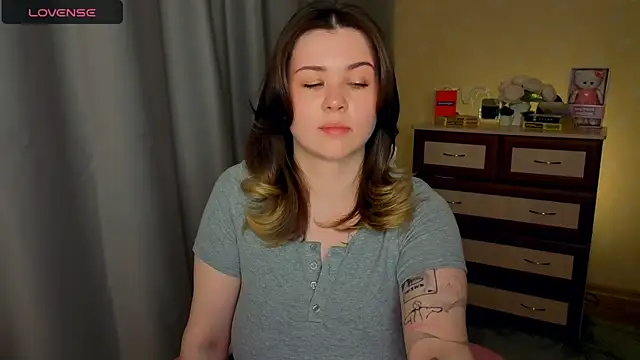 cutie mili online show from April 2026 12:06:01 PM