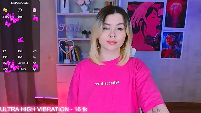 Snapshot of cutie_mili chatting on March 2025 11:07:01 AM cutie mili online show from March 2025 11:07:01 AM