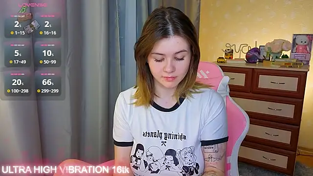 Snapshot of cutie_mili chatting on November 2025 08:06:01 AM cutie mili online show from November 2025 08:06:01 AM