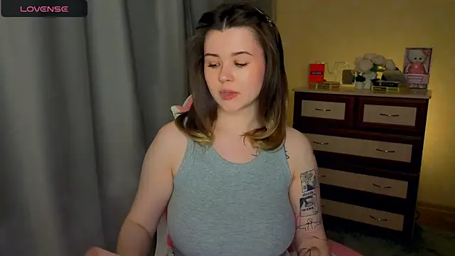 cutie mili online show from April 2026 12:07:02 PM