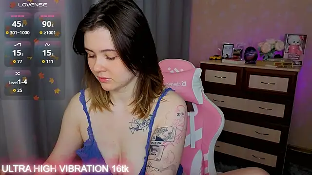 Snapshot of cutie_mili chatting on December 2025 08:15:02 AM cutie mili online show from December 2025 08:15:02 AM