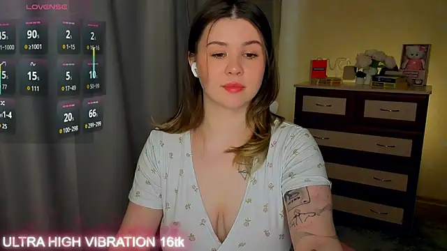 Snapshot of cutie_mili chatting on May 2026 08:28:02 AM cutie mili online show from May 2026 08:28:02 AM