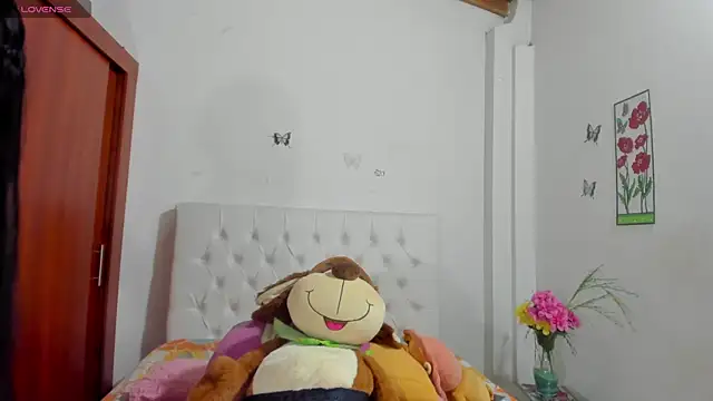 VenussVega online show from June 2026 05:57:01 PM
