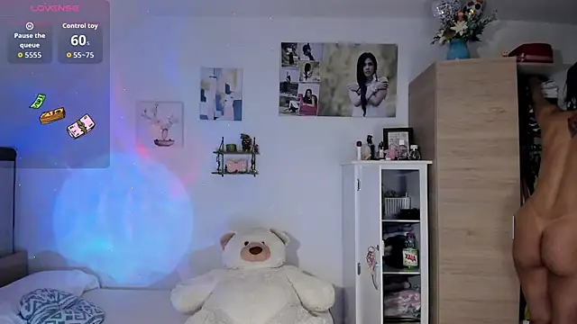 VeronikaOlsen online show from October 2025 12:18:01 PM