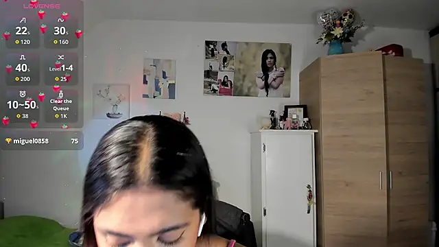 VeronikaOlsen online show from October 2025 01:26:02 PM