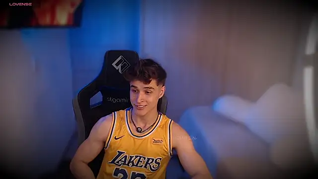 Snapshot of thomklein chatting on December 2025 07:49:02 PM thomklein online show from December 2025 07:49:02 PM