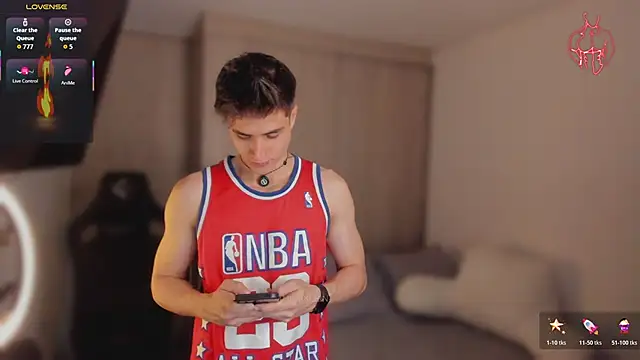 Snapshot of thomklein chatting on February 2026 08:09:01 PM thomklein online show from February 2026 08:09:01 PM