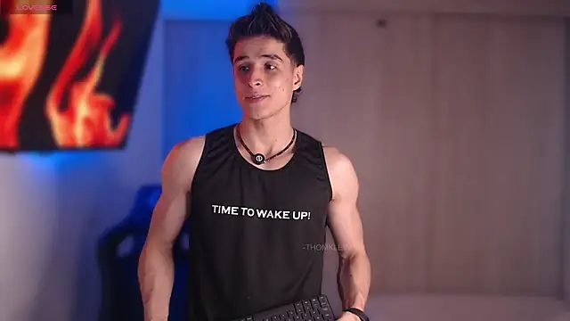 Snapshot of thomklein chatting on December 2025 07:41:01 PM thomklein online show from December 2025 07:41:01 PM