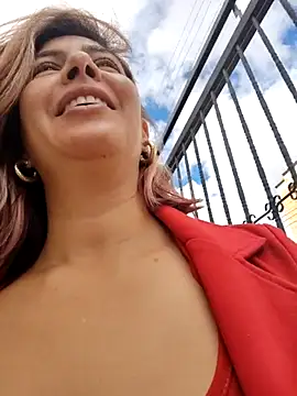 scarlett moore online show from September 2025 01:06:01 PM